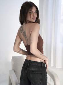 Nath Sonia 女款時尚棕色修身短版細肩帶露背背心上衣，適合春夏 Y2K 休閒穿搭 - 棕色 - 查看 2