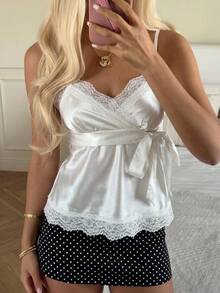 CovetEZ 女款優雅法式緞面蕾絲拼接綁帶細肩帶背心上衣 - 米色 - 查看 1