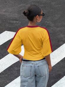 Muchica 女款寬鬆版型哥倫比亞國家足球隊球衣上衣，蝙蝠袖 T-shirt，對比紅領口與條紋袖設計，復古學院風，經典時尚青春街頭風，面料光滑舒適，適合賽事日，2026 世界盃運動時尚足球街頭風球衣 - 彩色 - 查看 2