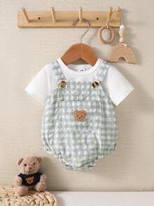 SHEIN Neugeborenen Baby Jungen Sommer Set, salbeigrüner gerippter Kurzarm-Romper mit 3D-Bären-Patch, Hosenträger, Baumwollmischung atmungsaktiv, lässiges Familien-Matching-Outfit - Grün - Übersicht 3