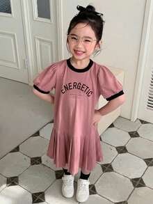 Dazy Kids 少女圓領對比飾邊百褶字母印花休閒日常外出洋裝 - 粉色 - 查看 2