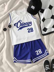 Set băieți tineri ținută sport americană, maiou fără mâneci și pantaloni scurți, 2 piese, cu imprimeu grafic desen animat și litere Chicago, stil streetwear energic, uniformă de baschet, nou de vară - Albastru si alb - Vizualizare 1
