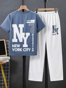 SHEIN Setelan Kaos Lengan Pendek Kerah Bulat dengan Cetakan Huruf di Bagian Belakang dan Celana Panjang dengan Saku untuk Anak Laki-Laki (Tween Boy) - Biru - View 1