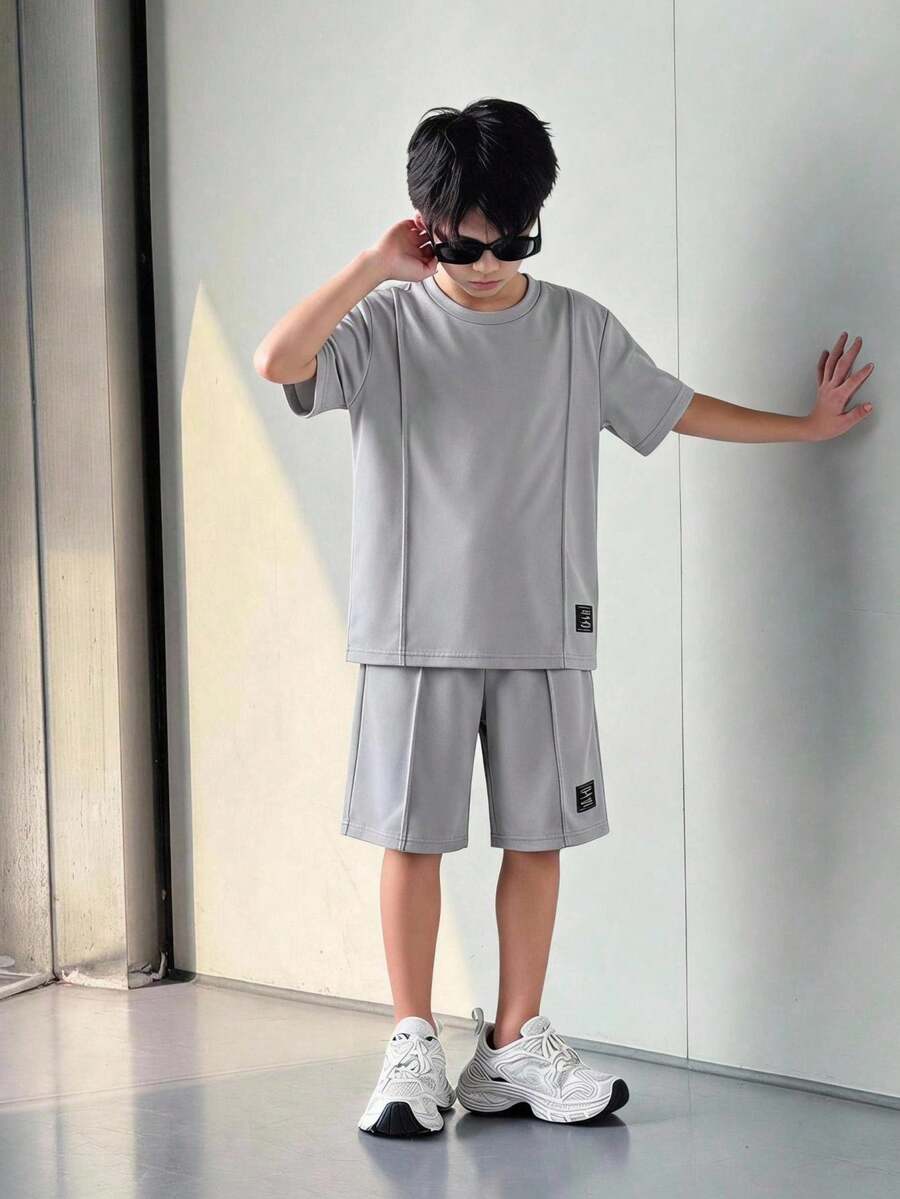 SHEIN Mirajuku 青少年男孩休閒運動風素色圓領短袖T恤與短褲套裝 - 灰色 - 查看 1