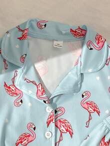 2 Peças/Conjunto Roupa de Ficar em Casa para Meninas Pequenas, Base Azul com Estampa Fofa de Flamingo Rosa, Tecido de Seda de Leite Macio e Confortável Retardante de Chama, Conjunto Casual Minimalista de Cardigan de Manga Curta com Gola e Shorts, Verão - Azul - Visão 6