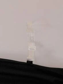 SHEIN 这款少女黑色修身不对称领长连衣裙，采用弹力垂坠面料，不对称领口饰有褶皱设计，并点缀金色海星，柔软舒适，适合多个季节穿着。褶皱剪裁，优雅的装饰，适合半正式/社交场合，穿着舒适自在，易于搭配，打造温柔青春的造型。 - 黑色 - 查看 4
