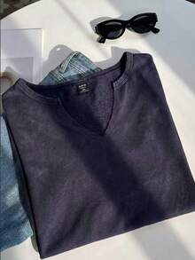 SHEIN EZwear 大尺碼春夏服飾 大尺碼春夏雪洗醋酸做舊巧克力棕色寬鬆短袖小V領大尺碼T恤棉質面料春夏服飾 - 藏蓝色 - 查看 3