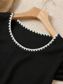SHEIN LUNE 休闲简约浪漫复古手工贝壳花装饰加大码女式黑色圆领短袖短裤两件套，适合夏季度假 - 彩色 - 查看 5