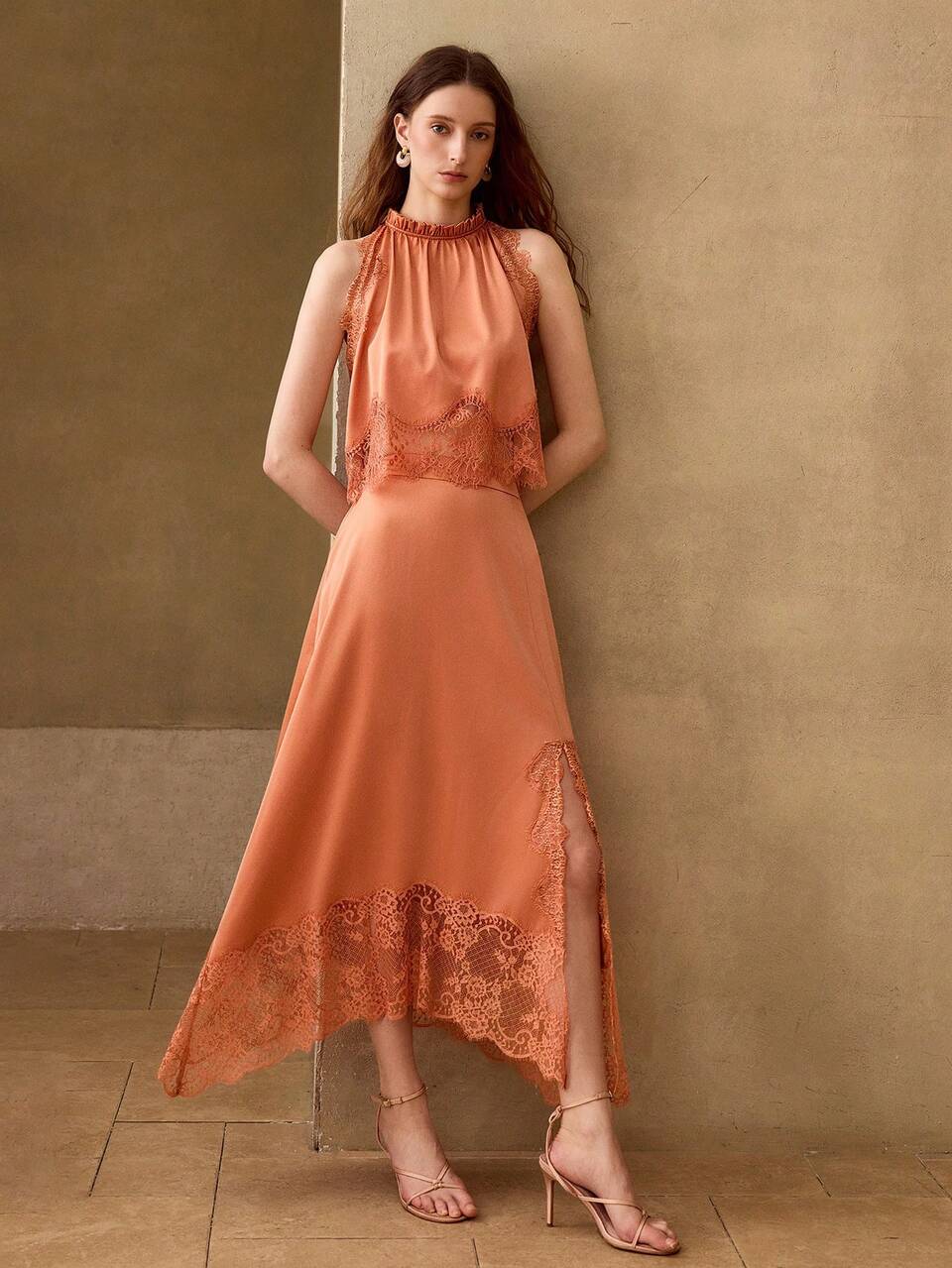 WOMEN'S CONTRAST LACE MANDARIN COLLAR SLEEVELESS TOP AND HIGH SLIT HEM SKIRT SET