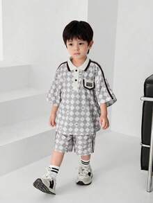 SHEIN 男童 2 件装男童休闲格子皇冠印花拼色胶带贴饰短袖 Polo 衫和短裤套装适合春夏季上学、聚会、居家和度假 - 卡其色 - 查看 6
