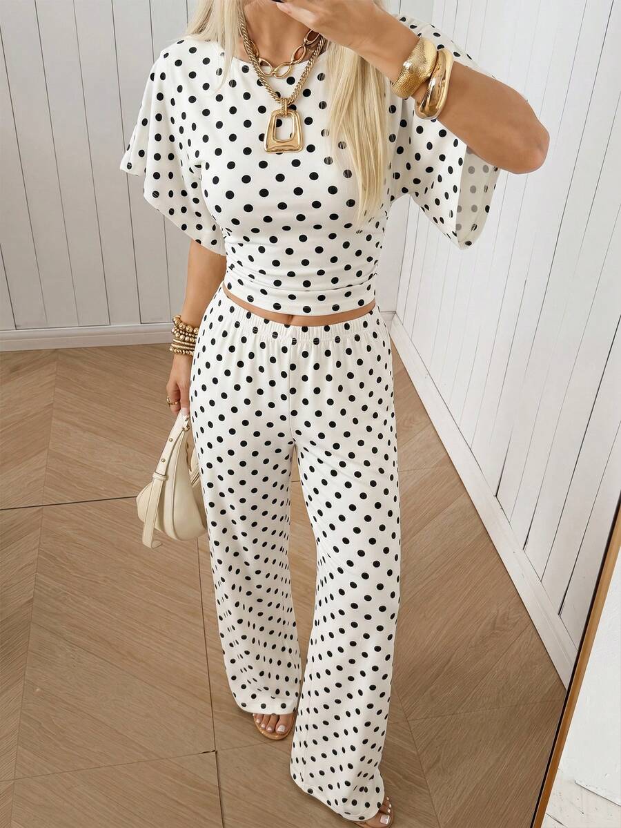 SHEIN EZwear 女款休閒復古優雅極簡經典黑白波點印花抽褶腰部T恤與針織長褲家居服套裝,度假穿搭 - 彩色 - 查看 1
