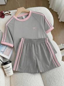 SHEIN Set Kaos Anak Perempuan (Ukuran Besar), Gaya Sporty, Kombinasi Warna Pink dan Hijau Tua, Set Kaos Lengan Pendek dan Celana Pendek, Desain Longgar dan Pas untuk Musim Panas, Kain Ringan, Cocok untuk Aktivitas Sehari-hari, Olahraga Santai, atau Acara Khusus. - Grey - View 6
