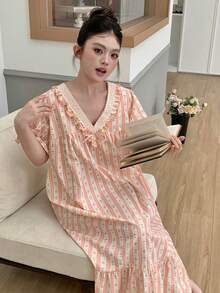 Dazy Plus 花卉圖案對比蕾絲荷葉邊下擺休閒寬鬆大尺碼短袖女款睡裙，適合春夏季 - 橘色 - 查看 4