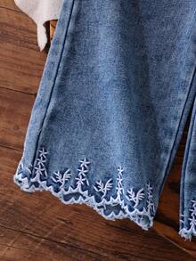 SHEIN Elladie kids 2件組少女休閒時尚圓領無袖寬鬆刺繡蕾絲布料背心上衣 + 牛仔喇叭褲腳刺繡百搭套裝，適合度假旅行日常穿著，夏季柔軟舒適面料，2026春夏新款 - 藍色 - 查看 9