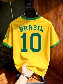 Manfinity Campus Court 復西隊風格黃綠配色拼色弧線足球短袖上衣，美式 BRASIL #10 印花圓領 T 恤，男女款圖案 T 恤，男士時尚休閒運動球衣，足球用品 - 彩色 - 查看 2