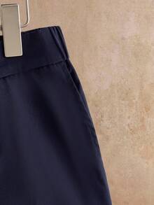 HIMLAND Men's Woven Solid Color Short Mid-Waist Slim Straight Leg Shorts, Knee Length Inseam, Suitable For Daily Wear, Spring/Summer - Navy Blue - View 7