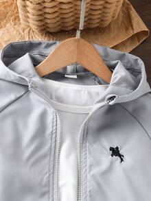 SHEIN Genkimix Kids 1件小男孩休閒簡約街頭連帽長袖外套，時尚休閒設計，適合夏季穿著，適合4-7歲男孩日常穿著，適合運動、出遊、校園及返校季 - 灰色 - 查看 7