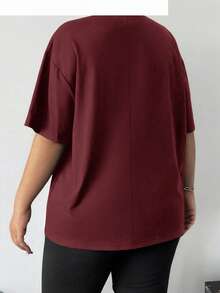 SHEIN CURVE+ Curve 大码女式布鲁克林字母压纹黑色T恤 - 中紫紅色 - 查看 2