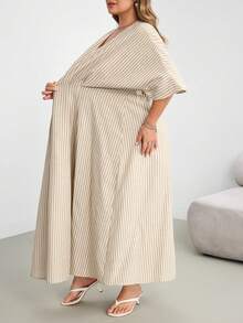 SHEIN CURVE+ 大尺碼春夏簡約條紋優雅休閒日常通勤風V領高腰百褶拉鍊收腰喇叭A字X型中長洋裝 - 杏色 - 查看 6