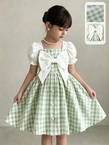 SHEIN Elladie kids 女童夏季新款绿白格纹蝴蝶结装饰连衣裙，法式方领泡泡袖设计，超大白色蝴蝶结和仿珍珠纽扣点缀，A字喇叭裙摆，柔软透气，复古乡村风，适合日常穿着、野餐、生日派对、拍照等各种场合，可爱又时尚，法式简约风，通勤穿搭，适合派对穿着，实用又时髦，充满海岛风情，适合海滩周末度假，是夏季的理想之选。 - 綠色 - 查看 11