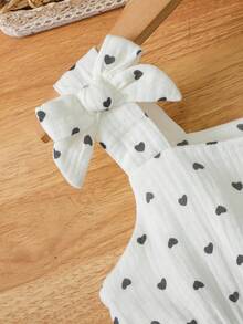 SHEIN Elladie kids 女童 2 件套 蝴蝶結裝飾肩帶拼接下擺背心上衣 愛心圖案印花短褲 舒適純棉 夏季套裝 - 黑與白 - 查看 3