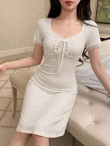 DAZY 蕾絲拼接波點滿版印花抓皺腰短袖短洋裝 夏季女款睡裙睡衣 - 白色 - 查看 6