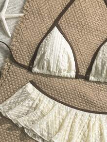 Swim Mod Conjunto de 2 piezas de bikini de unicolor minimalista y sexy con top de bikini triangular de tiras finas tipo halter y braguita de bikini triangular con borde ondulado - Beis - Ver 6