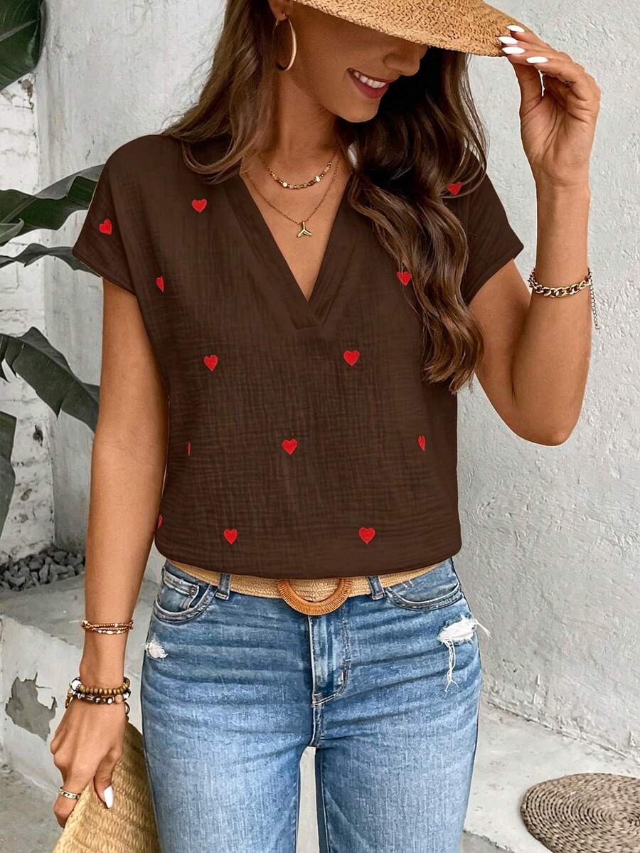 SHEIN Holidaya 女款愛心圖案V領短袖休閒襯衫 - 棕色 - 查看 1