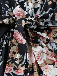 SHEIN Franclia 花卉印花小立領百褶腰度假洋裝 - 黑色 - 查看 3