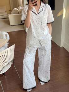 DAZY 2件組女款夏季睡衣套裝，波點滿版印花蕾絲拼接短袖開襟上衣與直筒長睡褲 - 白色 - 查看 9