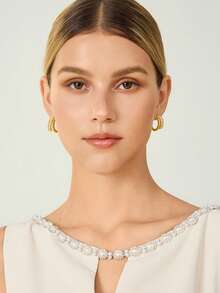 MOTF PREMIUM Pre Gold Simple Texture Crossed Microencrusted Stone Earrings - Gold - View 9