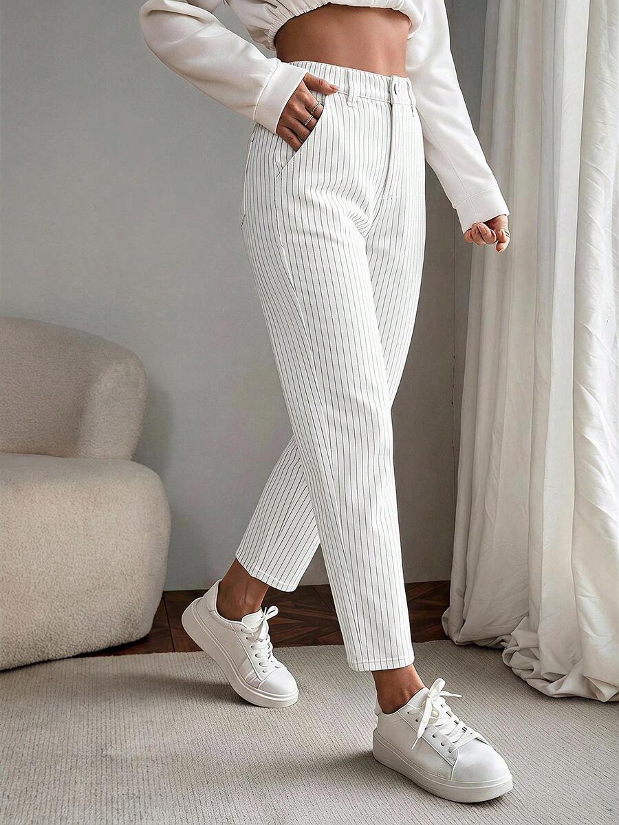 EMERY ROSE Jeans de mezclilla a rayas casuales para ir al trabajo de talla grande - Blanco y Negro - Ver 1