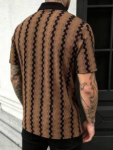 Manfinity Homme Kemeja Polo Pria Ukuran Besar Gaya Klasik Bertekstur Longgar, Kerah Kontras Lengan Pendek, Polo untuk Perjalanan Kantor bagi Profesional Muda - Coffee Brown - View 2
