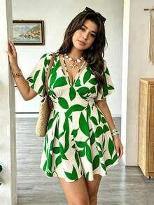 Vionelle Romper Ukuran Besar dengan Motif Cetak, Leher V, Pinggang Ramping, dan Kaki Lebar - Hijau - View 3