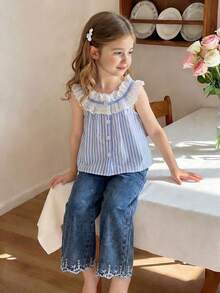 SHEIN Elladie kids 2件組少女休閒時尚圓領無袖寬鬆刺繡蕾絲布料背心上衣 + 牛仔喇叭褲腳刺繡百搭套裝，適合度假旅行日常穿著，夏季柔軟舒適面料，2026春夏新款 - 藍色 - 查看 4