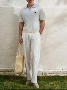Airaco 男士學院風短袖針織 Polo 衫，淺藍與米色對比羅紋，刺繡馬標誌 - 淺藍色 - 查看 5