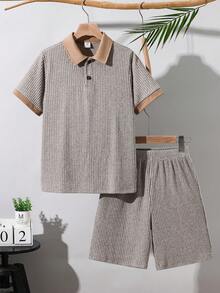 SHEIN Set 2pcs/Set Kemeja Polo Lengan Pendek Kerah Lipat Longgar Polos dan Celana Pendek, Pakaian Kasual untuk Berpergian, Sekolah, Sehari-hari, Olahraga, Cocok untuk Musim Semi/Panas - MultiWarna - View 2