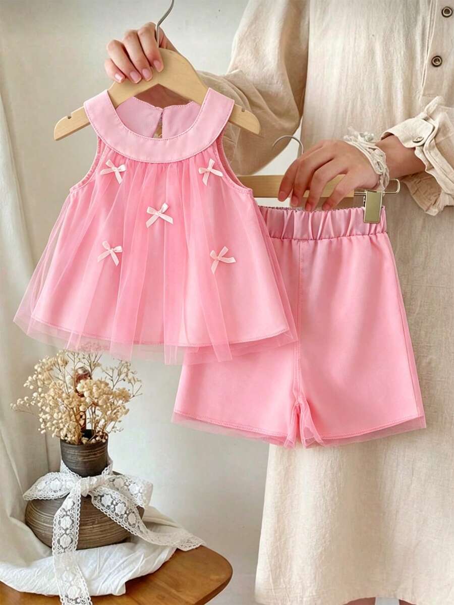 SHEIN Vintaside Kids 女嬰花卉刺繡雪紡3D蝴蝶結裝飾無袖上衣與短褲夏季甜美鮮豔兩件套,適合戶外玩耍 - 粉色 - 查看 1