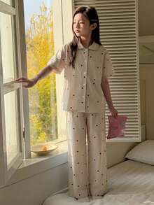 DAZY Conjunto de ropa de estar en casa para niña preadolescente con estampado de corazones en todo el Body y ribete en contraste, ropa de otoño - Beis - Ver 4