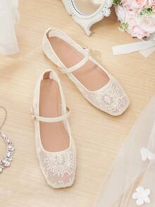 CUCCOO HITCHD 女款白色花朵網布方頭平底鞋，刺繡復古瑪麗珍網面鞋 - 白色 - 查看 1