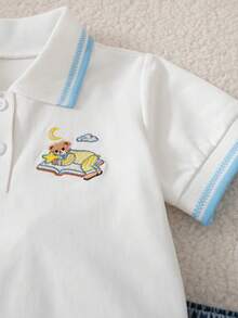 SHEIN Playful Pals 2件組男嬰休閒可愛熊圖案刺繡 Polo 領短袖上衣與淺洗藍色牛仔短褲套裝，適合春夏、戶外、室內、運動，舒適學院風 - 藍色 - 查看 4