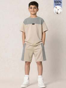 SHEIN 2件組 青少年男孩休閒學院風拼色圓領短袖套頭T恤套裝，卡其色，適合通勤、上學、外出、運動、假期、派對與度假，春夏款 - 卡其色 - 查看 5