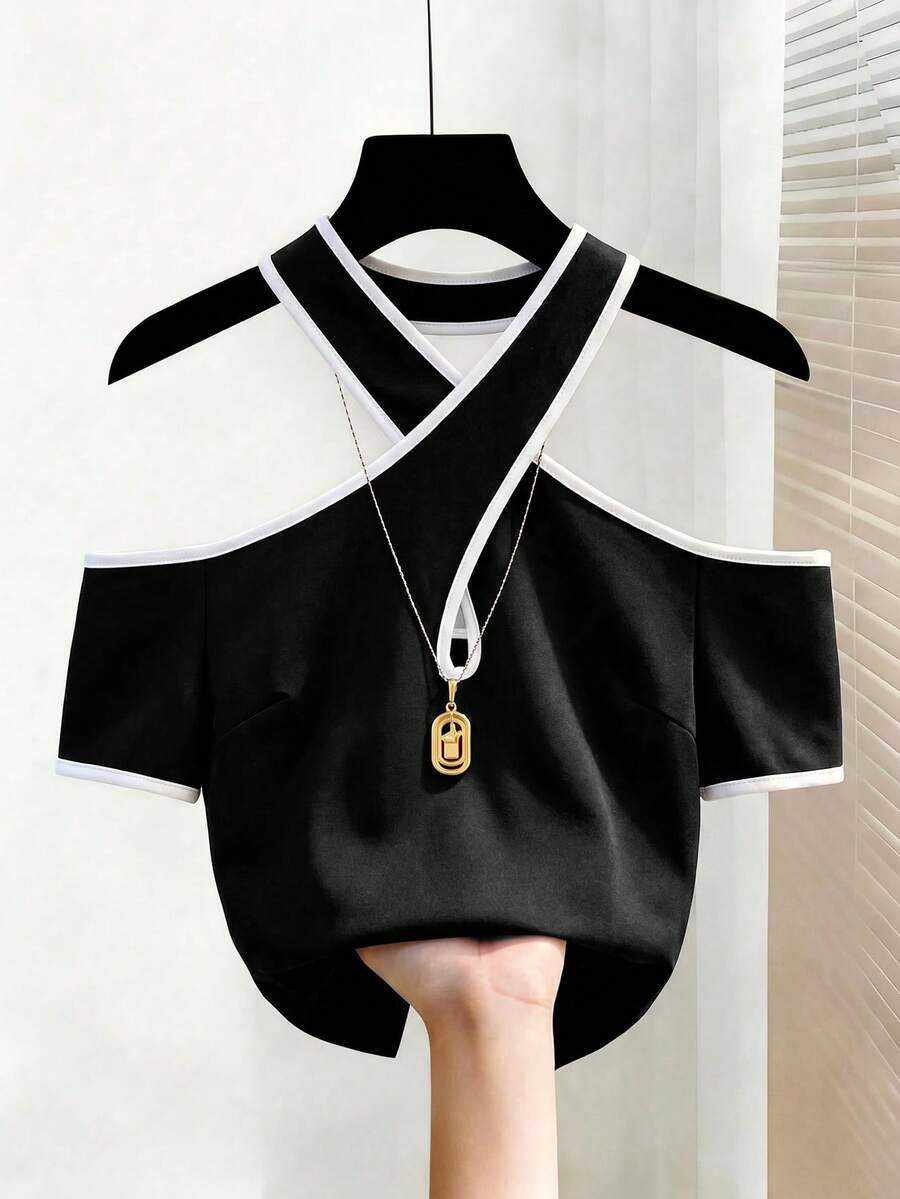 SHEIN LUNE CURVE 大尺碼女款針織純色對比鏤空交叉掛脖露肩夏季休閒白色短袖T恤 - 黑色 - 查看 1