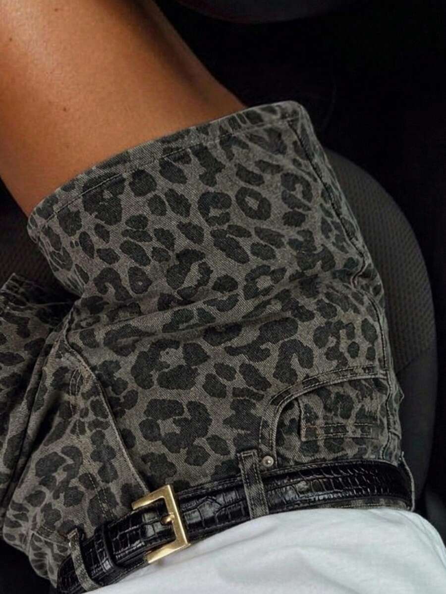 DAZY 女款春夏設計寬鬆休閒度假風磨損水洗牛仔短褲 - 棕色 - 查看 1