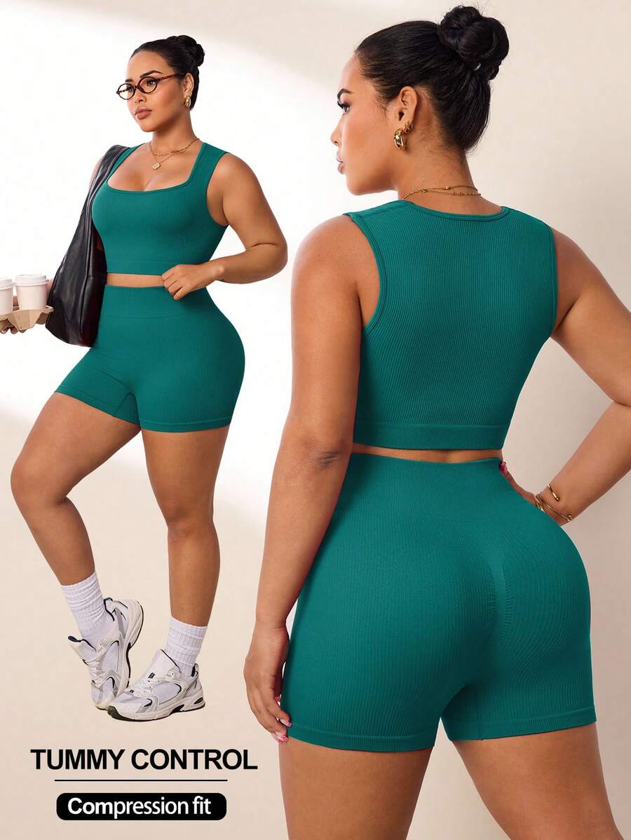 SHEIN Rhythm Era 2件組女款大尺碼運動套裝 羅紋無縫U領背心與短褲套裝，瑜伽套裝 高腰高彈力3/4短褲 - 墨綠色 - 查看 1