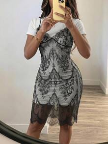 SHEIN SXY Robe 2 en 1 avec patchwork de dentelle - Noir et Blanc - Voir 5