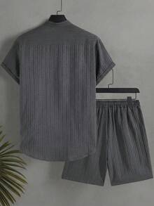 Genlund 男士大尺碼紋理單排扣短袖襯衫與抽繩腰口袋短褲沙灘套裝 - 深灰色 - 查看 3