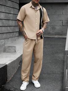 Manfinity CasualCool 男士純色單排扣短袖襯衫與長褲休閒日常七分褲套裝 - 卡其色 - 查看 5