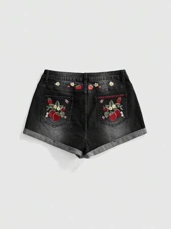 Kawaii Damen-Denim Shorts in großen Größen für den Sommer, mit umgeschlagenem Saum, besticktem Cartoon-Erdbeermuster, lässiger Stil