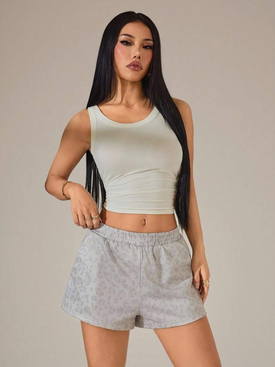SHEIN PETITE 女款休閒復古迷彩豹紋中腰寬鬆短褲,飄逸短褲,開學必備單品,適合日常通勤、約會、聚會,秋/冬/夏,聖誕節、新年、感恩節、派對、婚禮、海灘、畢業典禮,時尚優雅休閒,適合外出、約會、預約、通勤,亮面,情人節,優雅度假,Y2K,小個子女性 - 彩色 - 查看 1